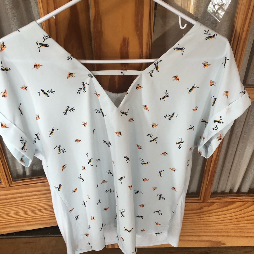 Worn once, super cute and flowy shirt.